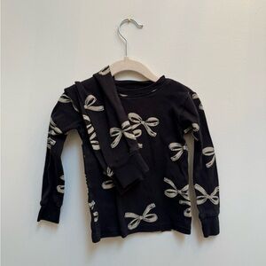 Set of two carters outfits/pjs